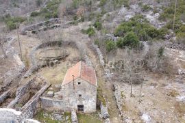 Imotski Slivno kamene kuće + okućnica - novo u ponudi, Runovići, Дом