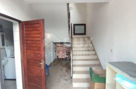 ISTRA, BANJOLE - Apartmanska kuća s bazenom i okućnicom 150m od mora, Medulin, Σπίτι