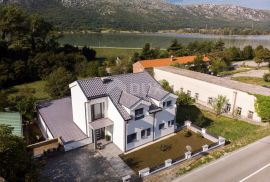 TRIBALJ - moderna villa, bazen, okućnica!, Vinodolska Općina, Ev