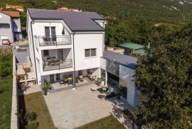 TRIBALJ - moderna villa, bazen, okućnica!, Vinodolska Općina, Famiglia