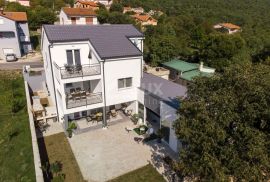 TRIBALJ - moderna villa, bazen, okućnica!, Vinodolska Općina, Famiglia