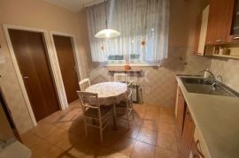 OPATIJA- samostojeća kuća, 350 m2, pogled, okućnica, bazen!!!, Opatija, Haus