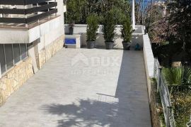 OPATIJA- samostojeća kuća, 350 m2, pogled, okućnica, bazen!!!, Opatija, Haus