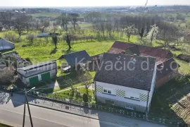 Obiteljska kuća s gospodarskim zgradama, Bjelovar - Okolica, Дом