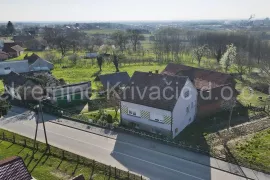 Obiteljska kuća s gospodarskim zgradama, Bjelovar - Okolica, Дом