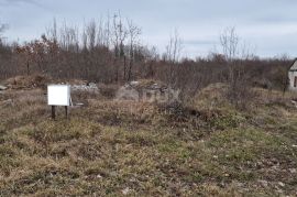 ISTRA, JURŠIĆI Građevinsko zemljište 2472 m2, Svetvinčenat, Terra