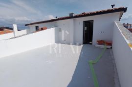 Peroj dupex kuća 200m2 ,4SS+DB ,Pogled more  !, Vodnjan, Дом