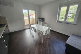 SAMO KOD NAS Kuća sa 7 apartmana ,2S+DB sa balkonom,55m2, Karlobag, بيت