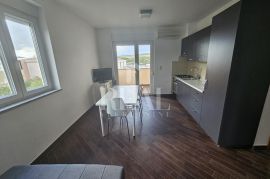 SAMO KOD NAS Kuća sa 7 apartmana ,2S+DB sa balkonom,55m2, Karlobag, بيت