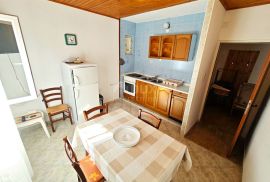 OTOK RAB - Apartmanska kuća 1. red do mora!, Rab, Casa