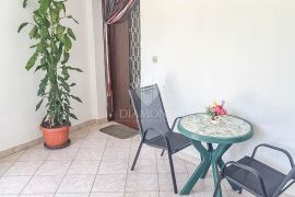 Premantura, stan sa pogledom na more i dvorištem!, Medulin, Appartment