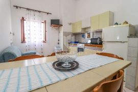 Premantura, stan sa pogledom na more i dvorištem!, Medulin, Appartment