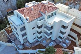 OPATIJA - CENTAR, stan od 75,68 m2 sa okućnicom 75,53 m2, Opatija, Stan