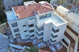 OPATIJA - CENTAR, stan od 75,68 m2 sa okućnicom 75,53 m2, Opatija, Stan