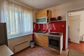 Dvojna kuća sa dva odvojena apartmana, Crikvenica, Kuća