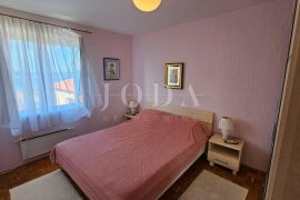 Dvojna kuća sa dva odvojena apartmana, Crikvenica, Kuća