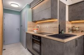 LOVRAN - kompletno uređen apartman s galerijom, Lovran, Appartamento