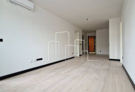 Trosoban stan Otoka novogradnja, Sarajevo Novi Grad, Appartment