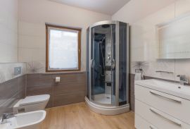 Penthouse na prodaju u blizini mora, Banjole, Istra, Medulin, Kвартира