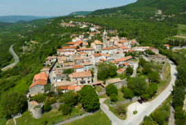 ISTRA,ROČ - Prostrano građevinsko zemljište na rubu naselja, Buzet, Terra