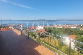 Crikvenica, očaravajuće potkrovlje s pogledom na more i parkingom, Crikvenica, Kвартира