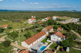 RAŠTANE, BIOGRAD - Seoska idila iz snova: Kuća s bazenom u Raštanima!, Sveti Filip I Jakov, Casa