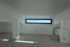 ŠIBENIK, VODICE - Dvoetažni penthouse prvi red do mora, Vodice, Appartamento