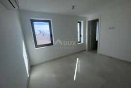 ŠIBENIK, VODICE - Dvoetažni penthouse prvi red do mora, Vodice, Appartamento