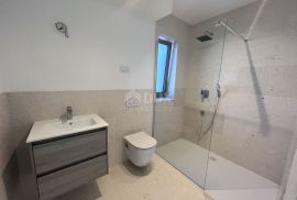 ŠIBENIK, VODICE - Dvoetažni penthouse prvi red do mora, Vodice, Appartamento