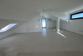 ŠIBENIK, VODICE - Dvoetažni penthouse prvi red do mora, Vodice, Appartamento