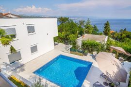 OPATIJA-PREKRASNA SAMOSTOJEĆA VILLA SA BAZENOM I SAUNOM, Opatija, Kuća