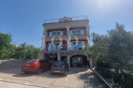 Crikvenica, dvosobni stan sa parkingom na mirnoj lokaciji, Crikvenica, Apartamento