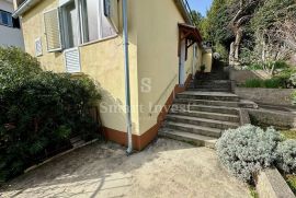 OPATIJA, stan s balkonom, prvi red do mora!, Opatija, Apartamento