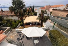 CRIKVENICA - Kuća sa 3 apartmana 200 m od mora, Crikvenica, House