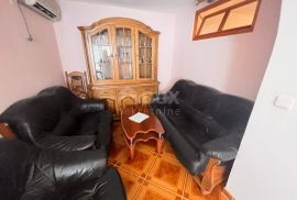 CRIKVENICA - Kuća sa 3 apartmana 200 m od mora, Crikvenica, House