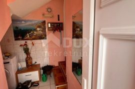 CRIKVENICA - Kuća sa 3 apartmana 200 m od mora, Crikvenica, House