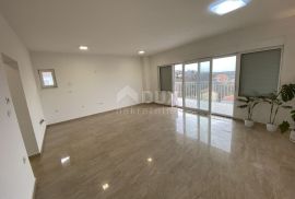 VIŠKOVO - 2S+DB s bazenom i pogledom na more!, Viškovo, Appartment