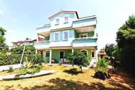 ISTRA, MEDULIN Apartmanska kuća 500m od mora!, Medulin, Casa