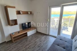 OTOK PAG - Etaža kuće s tri apartmana na 150 metara od mora, Pag, Haus