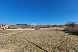 ISTRA, MOTOVUN - Građevinsko zemljište 1820m2 u blizini svih sadržaja, Motovun, Tierra