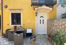 MALI LOŠINJ, kuća sa dva stana i uređenom okućnicom 170m2, Mali Lošinj, House