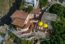 OTOK KRK, VRBNIK - Atraktivni kompleks kuća prvi red do mora, Vrbnik, Haus