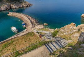 OTOK KRK, VRBNIK - Atraktivni kompleks kuća prvi red do mora, Vrbnik, Haus