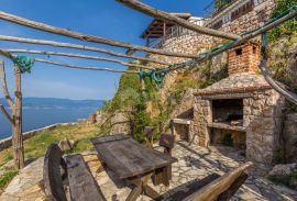 OTOK KRK, VRBNIK - Atraktivni kompleks kuća prvi red do mora, Vrbnik, Haus