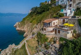 OTOK KRK, VRBNIK - Atraktivni kompleks kuća prvi red do mora, Vrbnik, Haus