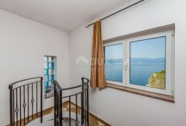 OTOK KRK, VRBNIK - Atraktivni kompleks kuća prvi red do mora, Vrbnik, Haus