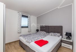 OTOK KRK, NJIVICE - Kuća s apartmanima i poslovnim prostorom, Omišalj, Maison