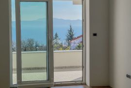 OPATIJA, IČIĆI - prizemlje - veći stan s okućnicom u novogradnji s pogledom na more, LOKACIJA!, Opatija - Okolica, Apartamento