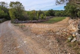 Otok Krk, Šilo -  Očišćeno, ravno poljoprivredno zemljište, buduće građevinsko, 600m do prekrasnih plaža, mora i supermarketa s pristupnim putem !, Dobrinj, Земля