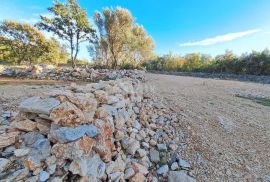 Otok Krk, Šilo -  Očišćeno, ravno poljoprivredno zemljište, buduće građevinsko, 600m do prekrasnih plaža, mora i supermarketa s pristupnim putem !, Dobrinj, Земля